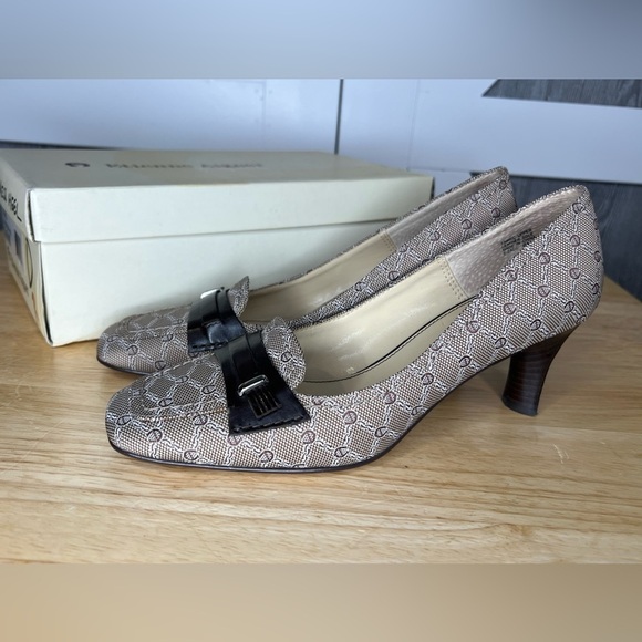 S20. Etienne Aigner Kiltie Fabric Leather Sole High Heel Pumps Brown/Cream 6m - Picture 3 of 7